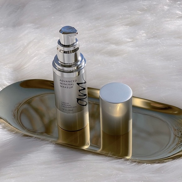 Advanced AM Mineral Makeup in Cream Brulee Liquid Foundation NWT - Picture 6 of 6